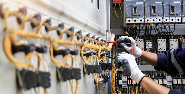 Professional Electrician technician working in Skokie, IL